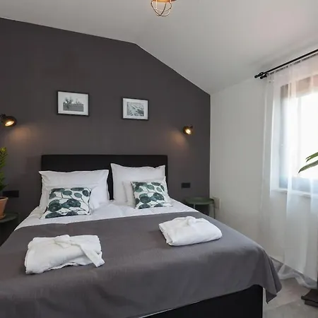 Royal Comfortable Holiday *