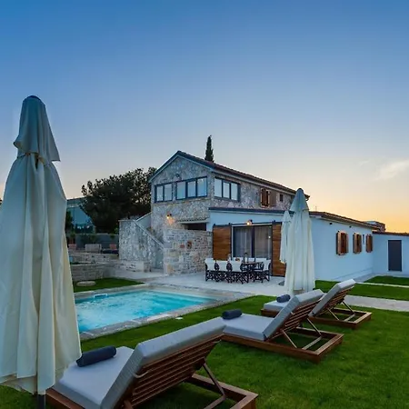 Villa Royal Comfortable Holiday